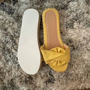 Yellow sandals, size: 11